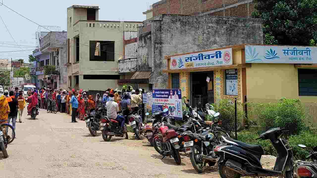 रीवा शहर के 10 केन्द्रों में आज ऑनलाइन रजिस्ट्रेशन पर लगेगी कोरोना वैक्सीन रीवा शहर के 10 केन्द्रों में आज ऑनलाइन रजिस्ट्रेशन पर लगेगी कोरोना वैक्सीन