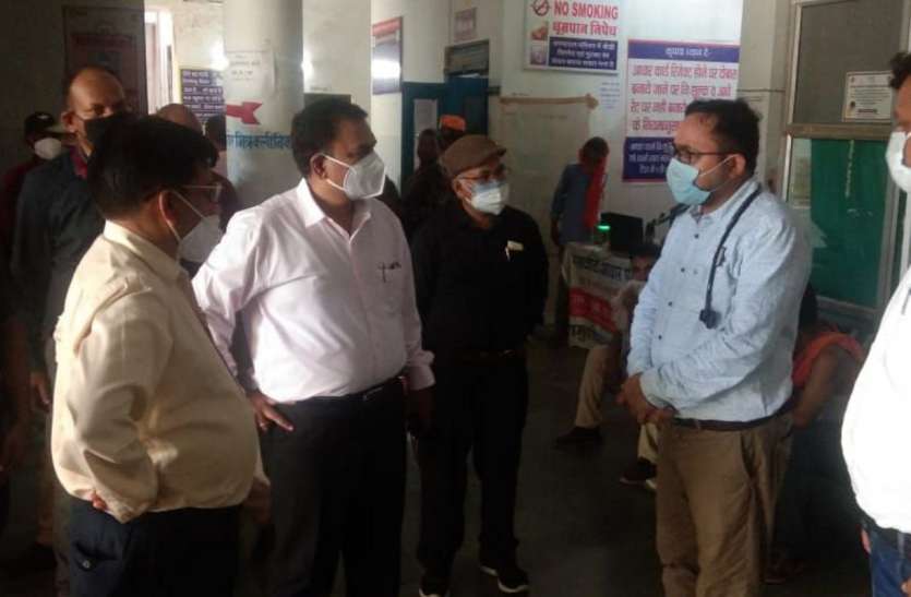 Satna : चित्रकूट पहुंचे&nbsp;कमिश्नर, तहसील कार्यालय का किया निरीक्षण, नायब तहसीलदार को मिलेगा प्रसंशा पत्र