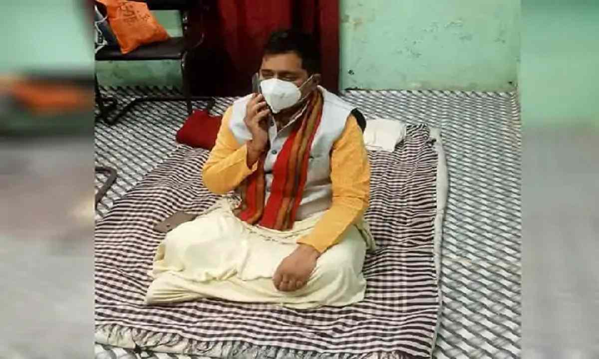 विधायक प्रदीप पटेल के बिस्तर लगाते ही खुली अधिकारियों की नींद, भुगतान का आदेश जारी, धरना आया काम विधायक प्रदीप पटेल के बिस्तर लगाते ही खुली अधिकारियों की नींद, भुगतान का आदेश जारी, धरना आया काम