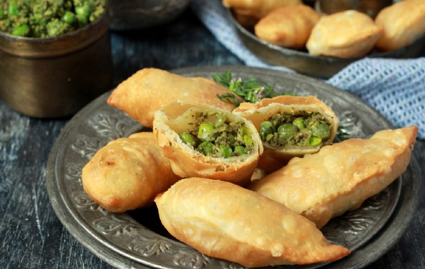 Holi Aloo Gujiya Recipe : इस होली मावा की बजाय ट्राई करे आलू गुझिया रेसिपी, स्वाद ऐसा भूल जाएंगे अन्य रेसिपी