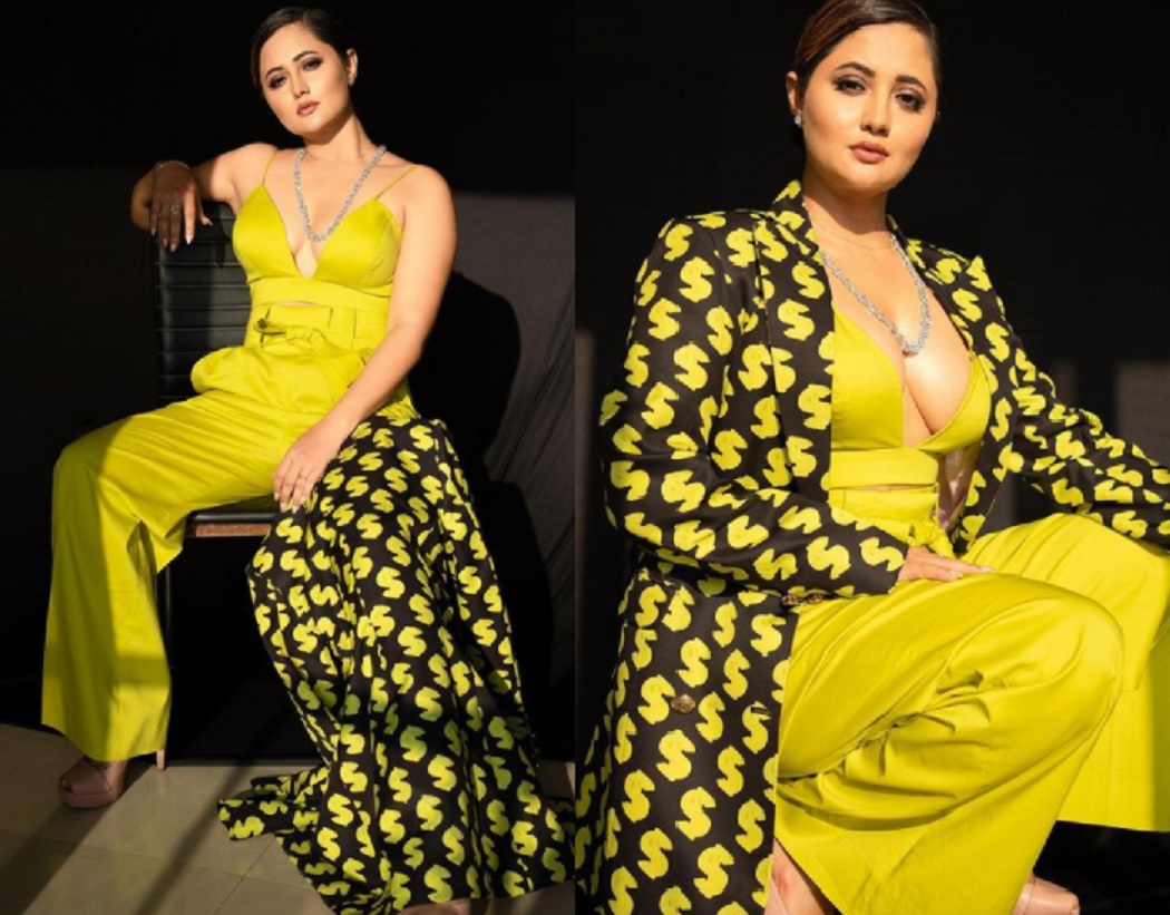 रश्मि देसाई ने अपनी हाॅट तस्वीरों से उड़ाई फैंस की रातों की नींद, तस्वीरों से नजर हटाना हो रहा मुश्किल