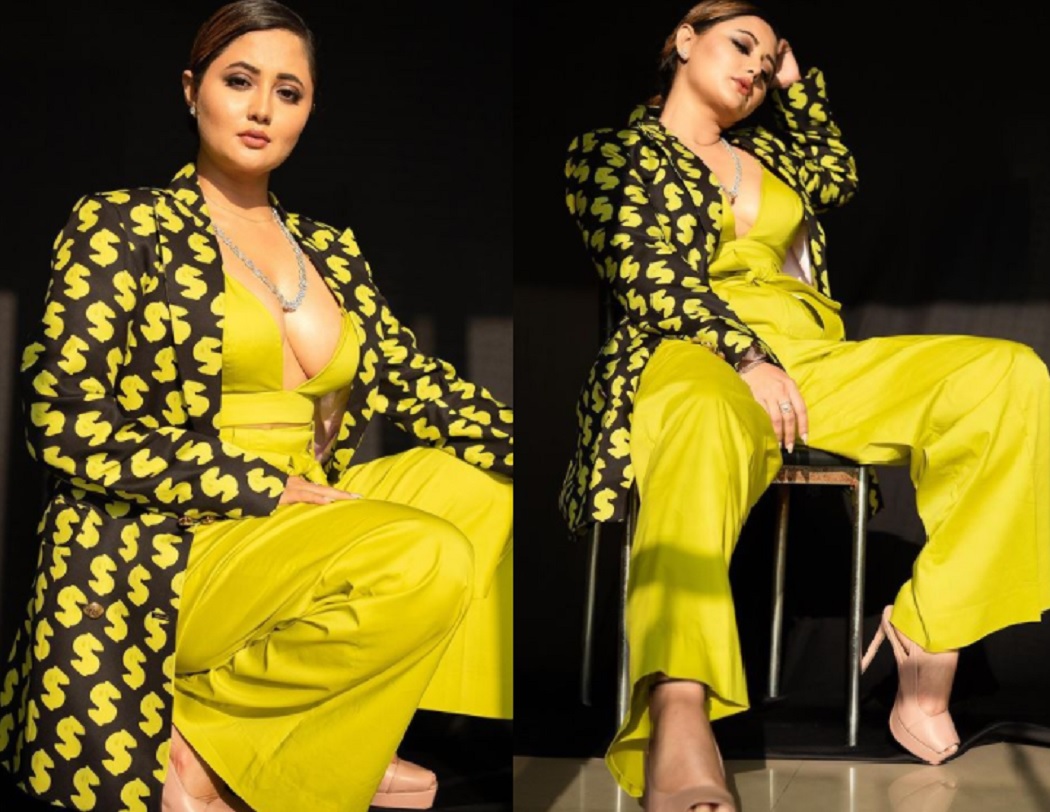 रश्मि देसाई ने अपनी हाॅट तस्वीरों से उड़ाई फैंस की रातों की नींद, तस्वीरों से नजर हटाना हो रहा मुश्किल