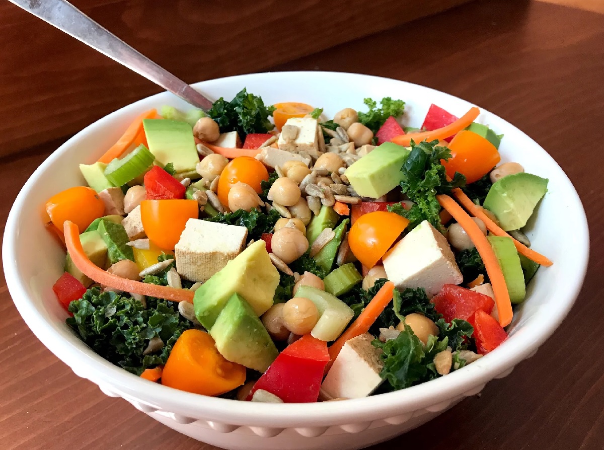 Salad Eating Tips : सलाद का अगर इन तरीकों से करेंगे इस्तेमाल तो कभी नहीं होंगे फूड प्वाईजनिंग का शिकार
