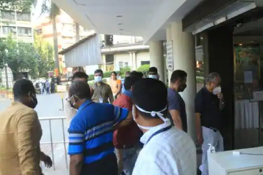 Salman Khan कोरोना की वैक्सीन लेने पहुंचे पहुंचे हाॅस्पिटल, ट्वीट कर किया कंफर्म