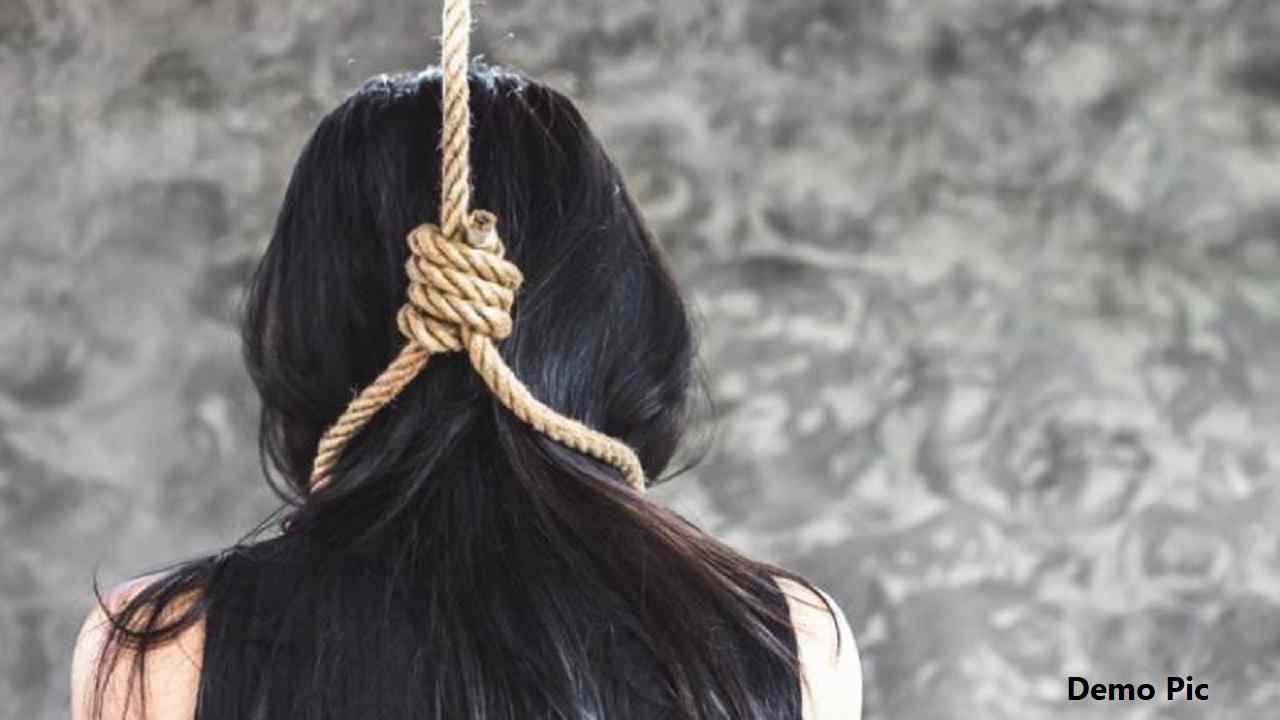 Rewa: युवती ने झोपड़ी में लगाई फांसी, हो गई मौत