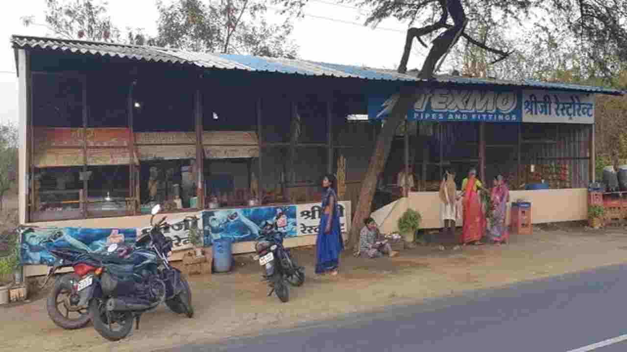 Indore: पटवारी को पीटा, टीआई पर कुल्हाड़ी से हमला, ढाबा बंद करवाने गया था अमला