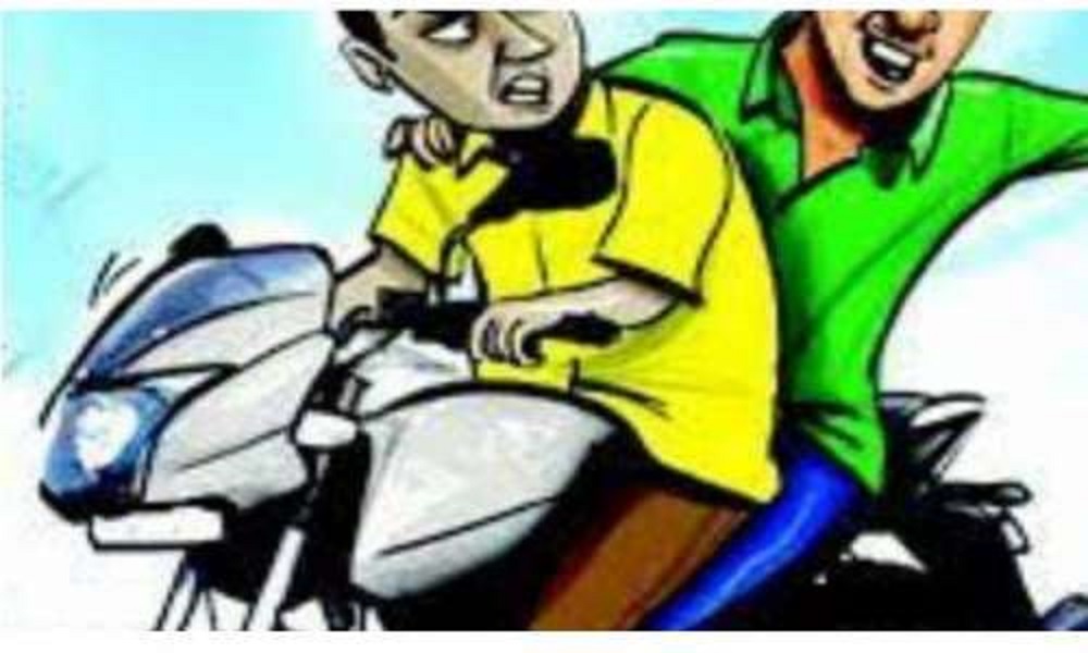 बाइकर्स गिरोह ने आभूषण कारोबारी पर चलाई गोली, लूट का किया प्रयास : REWA NEWS UPDATE बाइकर्स गिरोह ने आभूषण कारोबारी पर चलाई गोली, लूट का किया प्रयास : REWA NEWS UPDATE