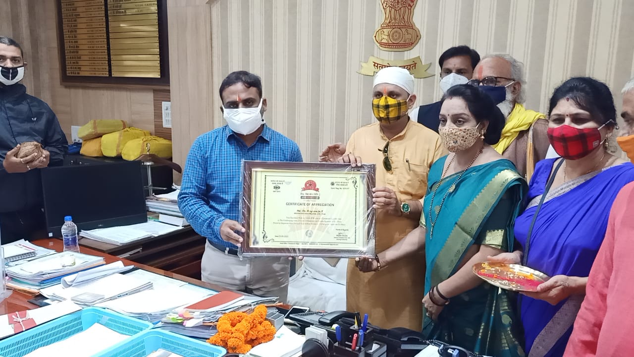 विप्र सेवा संघ द्वारा कोरोना वारियर अवार्ड 2021 से कलेक्टर एवं एसपी को किया सम्मानित -Rewa News विप्र सेवा संघ द्वारा कोरोना वारियर अवार्ड 2021 से कलेक्टर एवं एसपी को किया सम्मानित -Rewa News