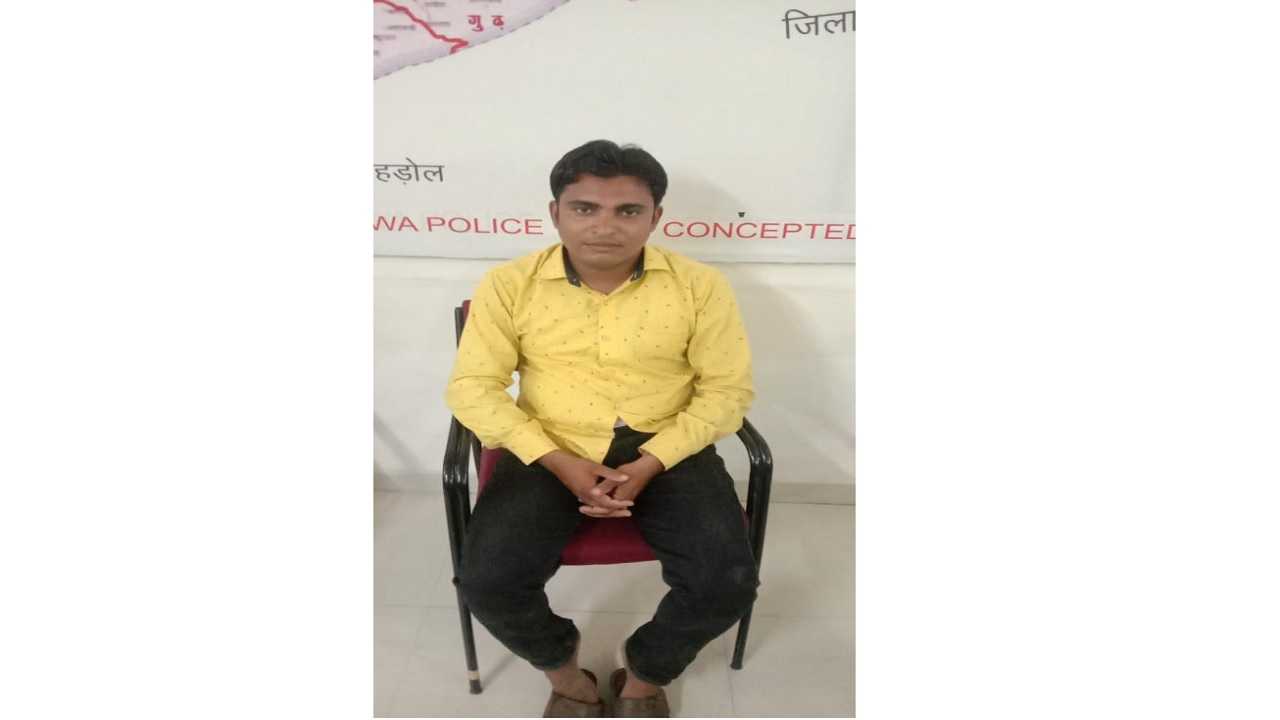 Rewa News : भाजपा नेता 1 लाख रूपये की रिश्वत लेते हुए ट्रेप, लोकायुक्त ने की कार्रवाई Rewa News : भाजपा नेता 1 लाख रूपये की रिश्वत लेते हुए ट्रेप, लोकायुक्त ने की कार्रवाई