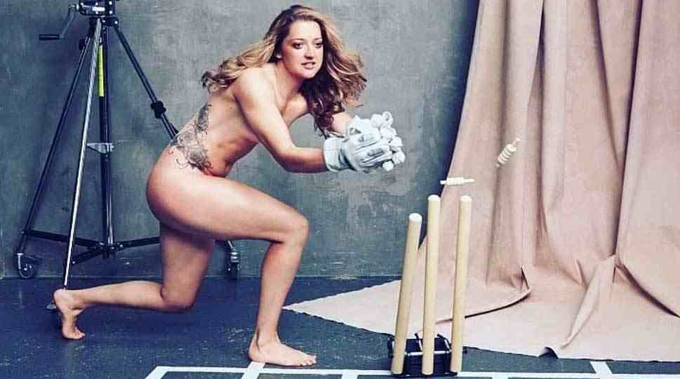 विराट कोहली की दीवानी महिला क्रिकेटर ने कराया Nude Photoshoot, मच गया था बवाल