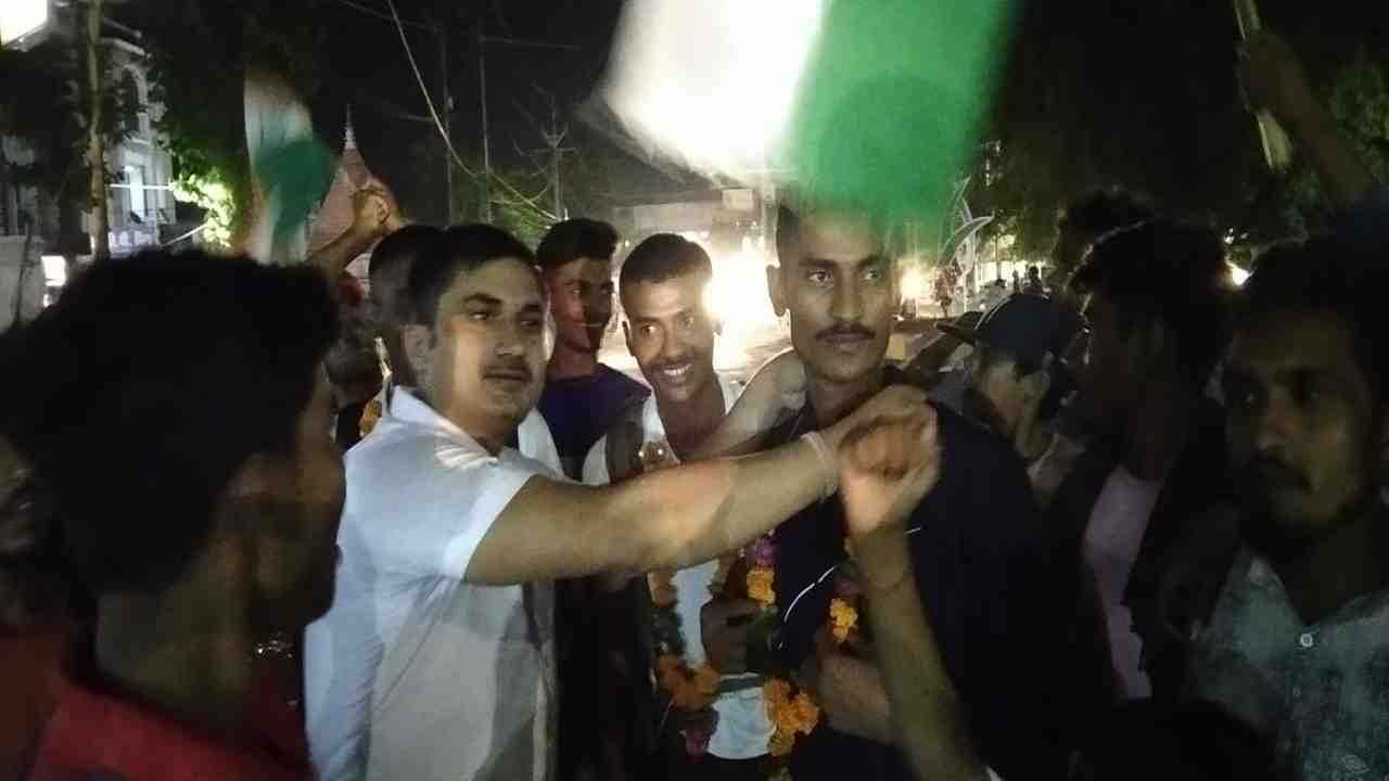 रीवा : देश सेवा के लिये सेना उत्कृष्ट विकल्प, सैनिकों का अभिनंदन कर किया गया मोटीवेंशन