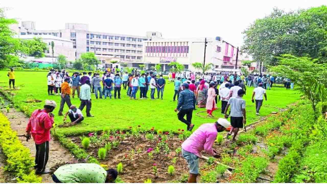 Rewa News Today : मेडिकल छात्रों ने कायम की दोस्ती की मिसाल, तैयार किया Raunak Upvan, डॉक्टर रौनक की दिलायेगा याद Rewa News Today : मेडिकल छात्रों ने कायम की दोस्ती की मिसाल, तैयार किया Raunak Upvan, डॉक्टर रौनक की दिलायेगा याद