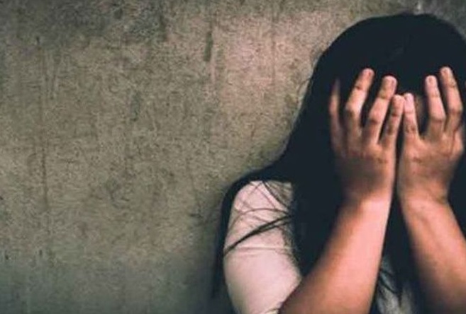 मां-बेटे का रिश्ता हुआ तार-तार, सौतेले बेटे ने 52 वर्षीय मां के साथ डरा-धमका कर की ज्यादती मां-बेटे का रिश्ता हुआ तार-तार, सौतेले बेटे ने 52 वर्षीय मां के साथ डरा-धमका कर की ज्यादती