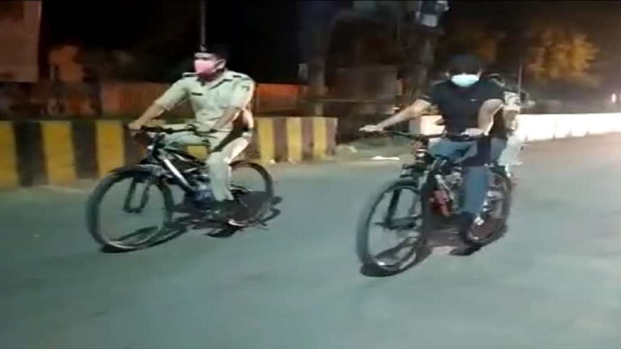 साइकिल पर सवार हुए SP, पहुंच गए थाना, तेवर देख सन्न रह गया स्टाफ साइकिल पर सवार हुए SP, पहुंच गए थाना, तेवर देख सन्न रह गया स्टाफ