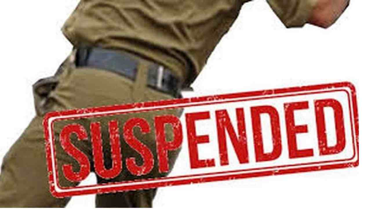 Rewa News Today : SP ने 4 आरक्षकों को किया निलंबित, ये है मामला Rewa News Today : SP ने 4 आरक्षकों को किया निलंबित, ये है मामला