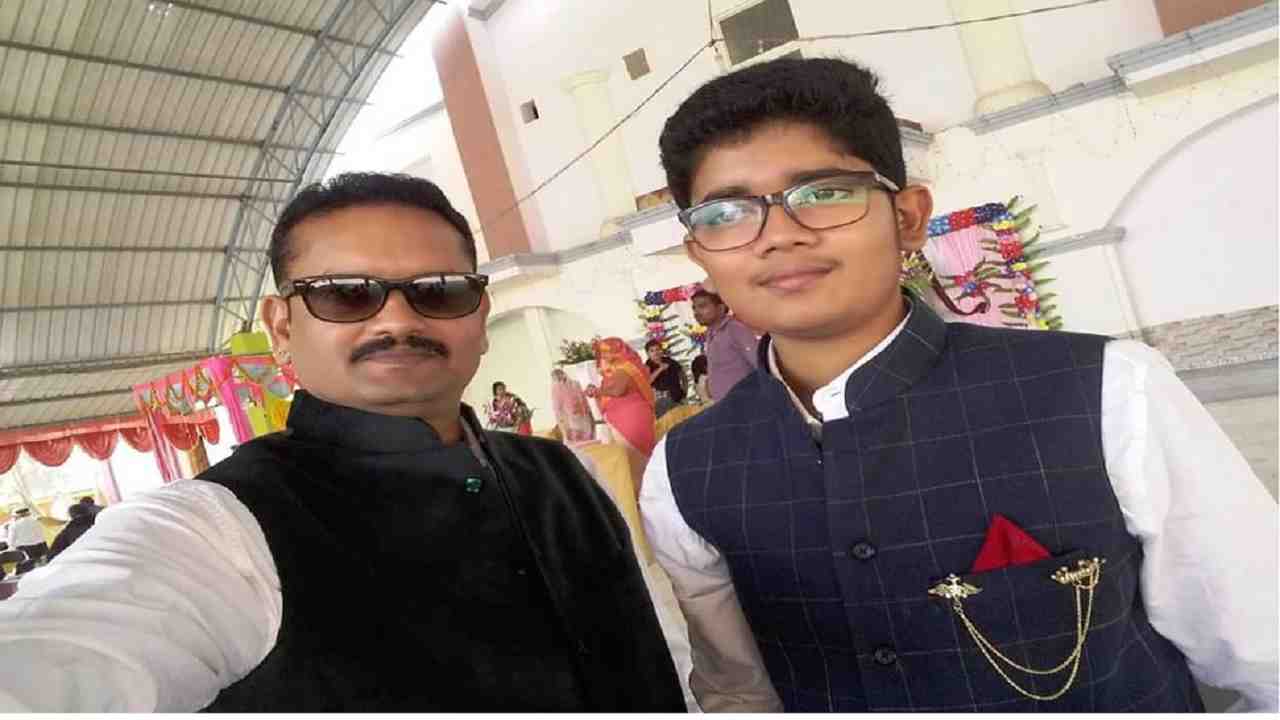 Rewa Suicide News : पढाई के लिए विदेश जाना चाहता था मानवेन्द्र, पिता की लाइसेंसी बन्दूक से गोली मारकर कर ली थी आत्महत्या Rewa Suicide News : पढाई के लिए विदेश जाना चाहता था मानवेन्द्र, पिता की लाइसेंसी बन्दूक से गोली मारकर कर ली थी आत्महत्या