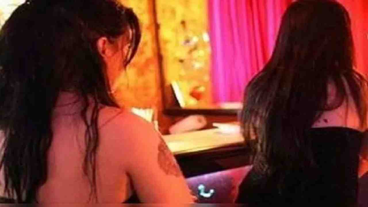 Gwalior: नीचे अस्पताल और ऊपर स्पा सेंटर की आड़ में देह व्यापार का गोरखधंधा Gwalior: नीचे अस्पताल और ऊपर स्पा सेंटर की आड़ में देह व्यापार का गोरखधंधा