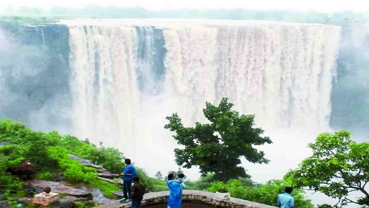 Rewa के वॉटर फॉल एवं प्राकृतिक स्थलों का दीदार करने पहुचते है शैलानी, अव्यवस्था से लौट रहे पर्यटक, वीरान हो रहे स्थल