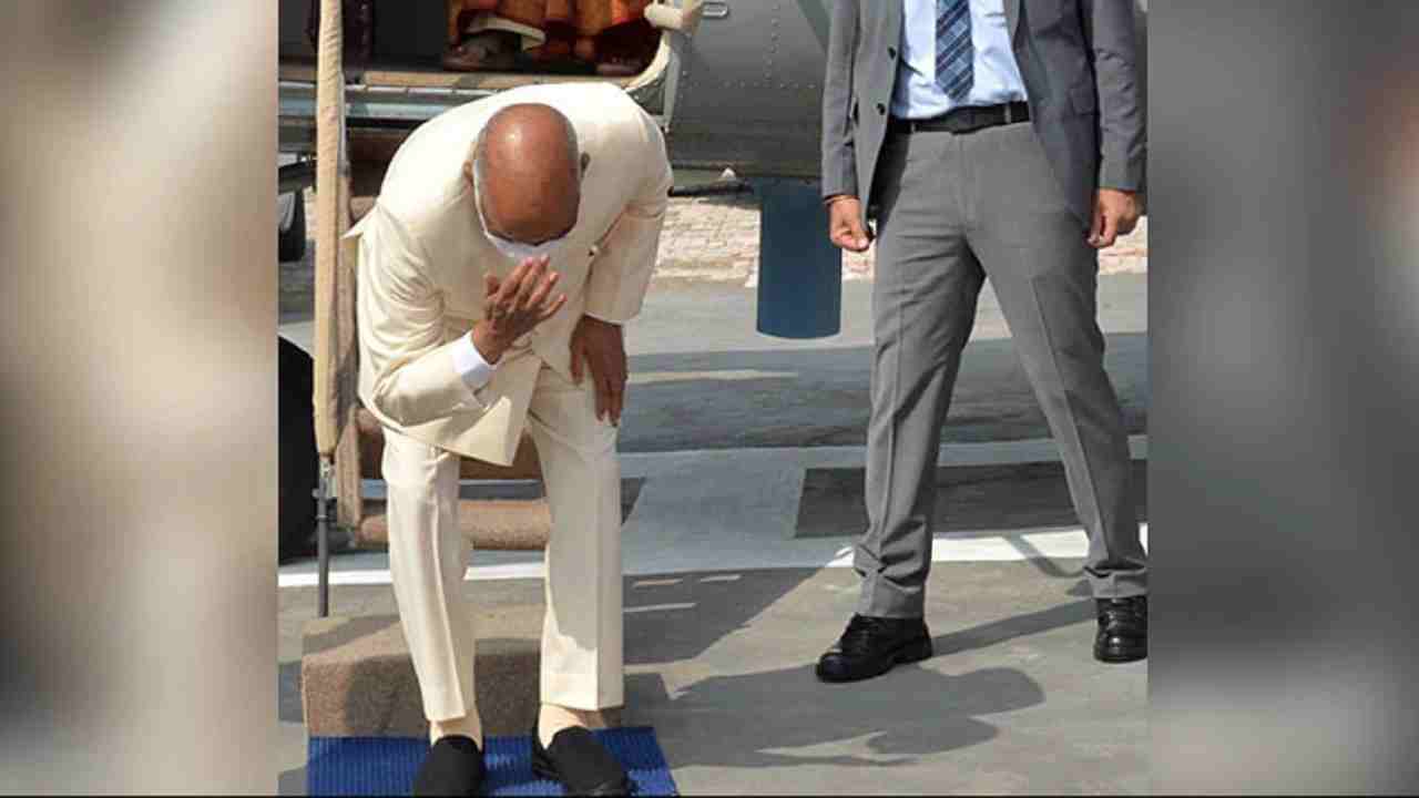पैतृक गांव में भावुक हुए महामहिम राष्ट्रपति रामनाथ कोविंद, भू-धरा को ऐसे किया नमन, कहा लोकतांत्रिक व्यवस्था ने दिया यह दायित्व