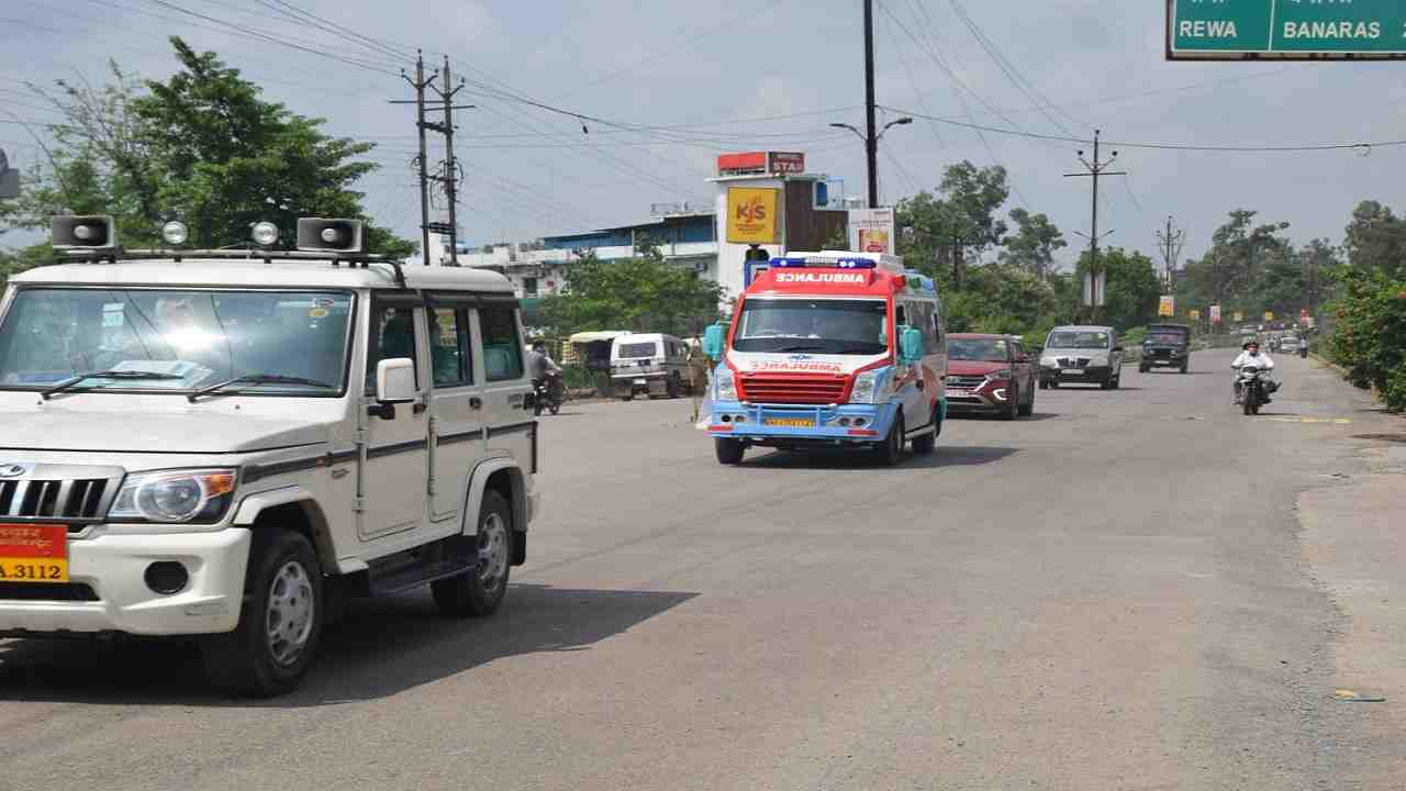Rewa में दूसरी बार बनाया गया 9 किलोमीटर का ग्रीन कॉरिडोर, डॉक्टर की मॉ को ईलाज के लिए ले जाया गया दिल्ली Rewa में दूसरी बार बनाया गया 9 किलोमीटर का ग्रीन कॉरिडोर, डॉक्टर की मॉ को ईलाज के लिए ले जाया गया दिल्ली