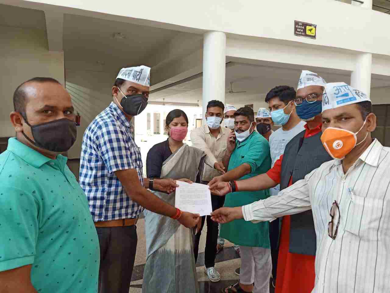 Rewa : पेट्रोल, डीजल और बिजली के बढ़ते दामों के विरोध में Aam Aadmi Party उतरी विरोध प्रदर्शन मे Rewa : पेट्रोल, डीजल और बिजली के बढ़ते दामों के विरोध में Aam Aadmi Party उतरी विरोध प्रदर्शन मे