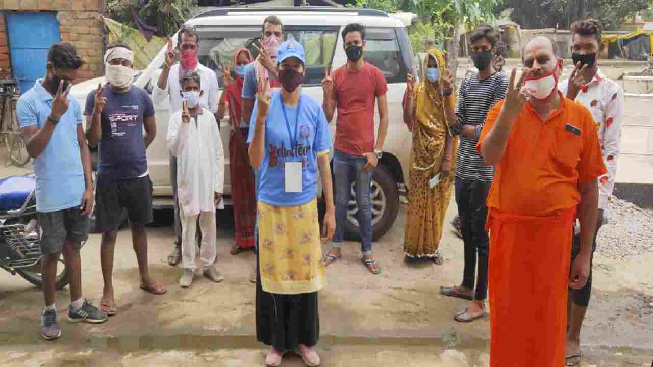 Rewa में दूरदराज गांव से जवा मुख्यालय लाकर लोगो का टीकाकरण करा रही है Corona Valentier सुधा