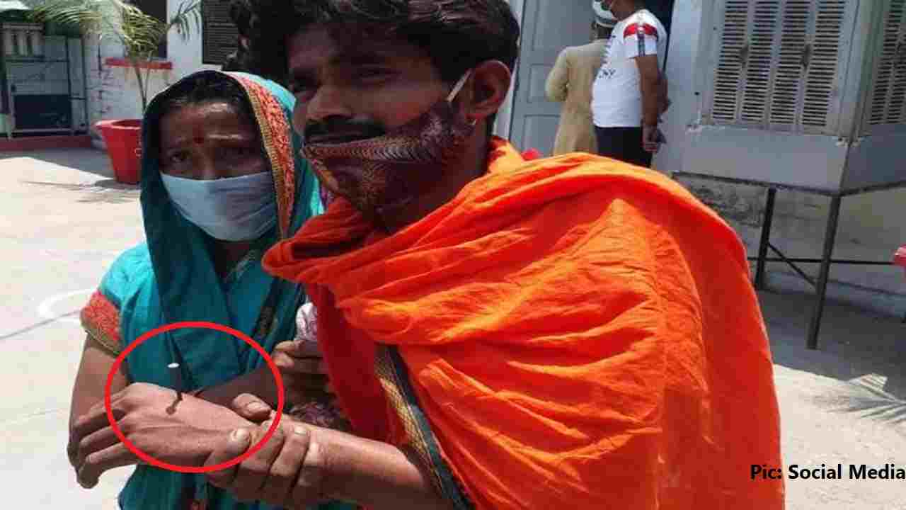 संक्रमित सिस्टम में मानवता शर्मसार: UP पुलिस की बर्बरता, मास्क न पहनने पर युवक के हाथ में ठोक दी कील