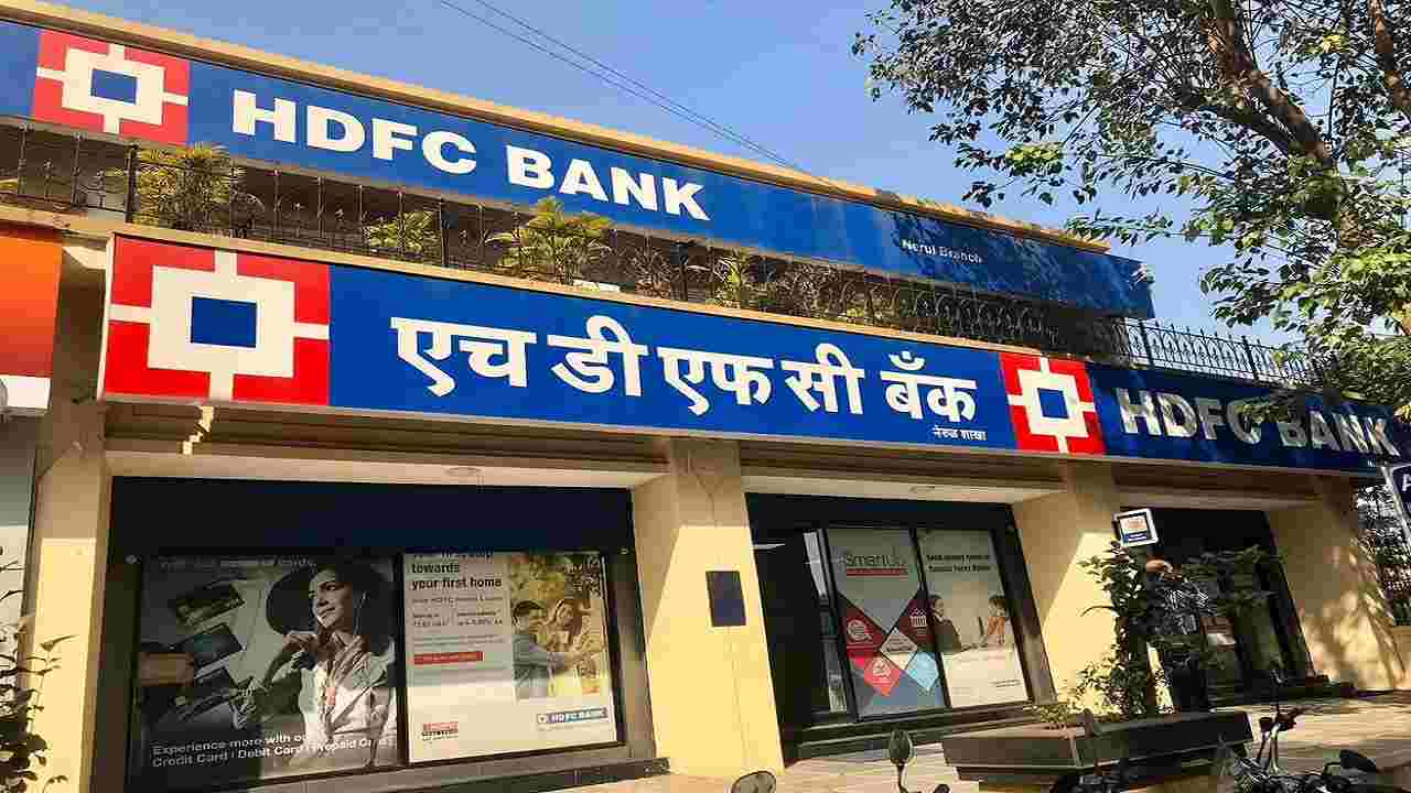 HDFC बैंक में दिनदहाड़े 1 करोड़ रुपये की लूट, हड़कंप