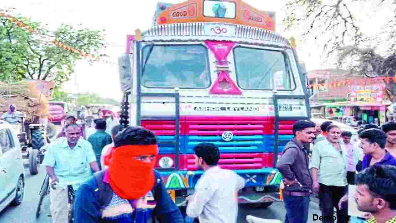 Satna News: ट्रक के नीचे आई मासूम बच्ची, हो गई मौत Satna News: ट्रक के नीचे आई मासूम बच्ची, हो गई मौत