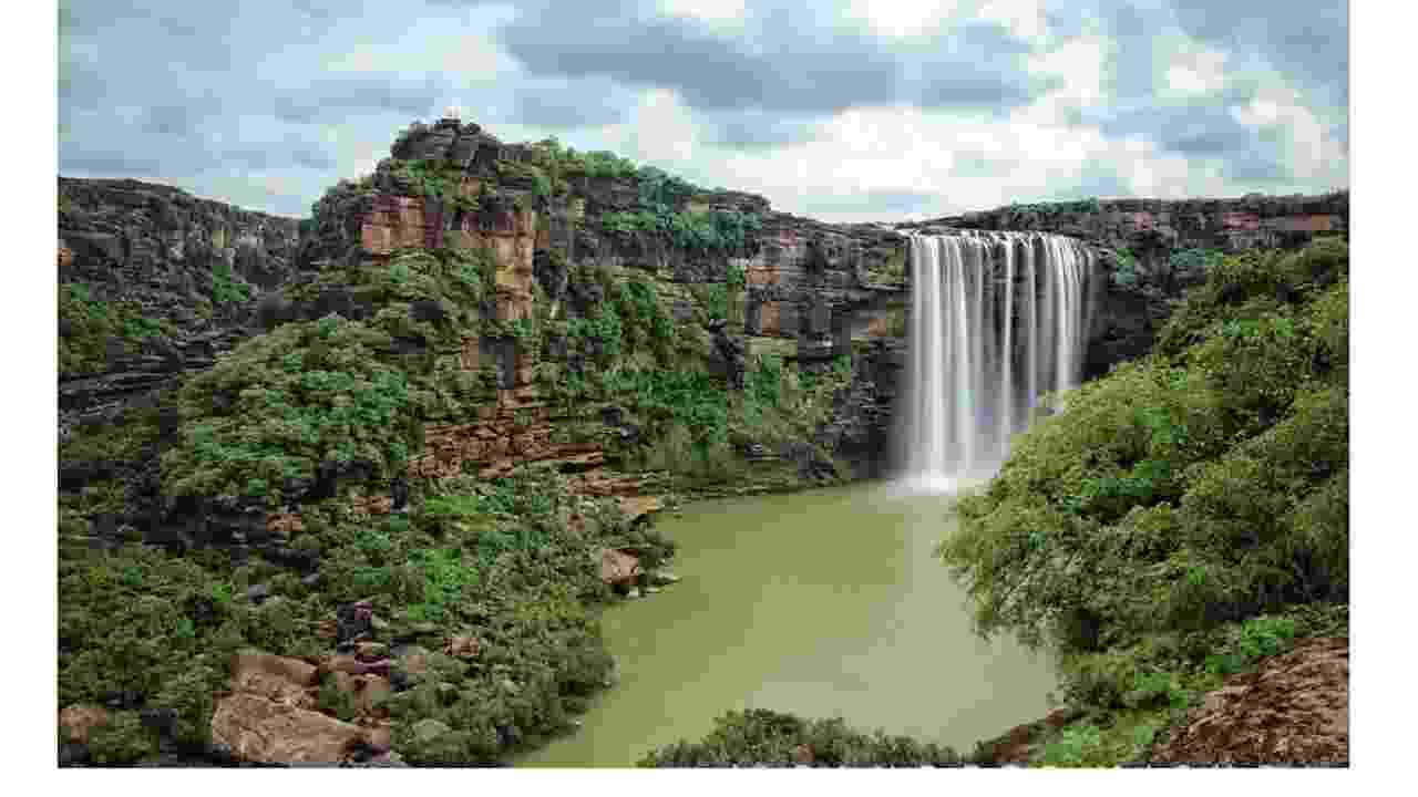 रीवा : लापता महिला का क्योटी जलप्रपात में मिला शव, 5 दिन से थी लापता रीवा : लापता महिला का क्योटी जलप्रपात में मिला शव, 5 दिन से थी लापता