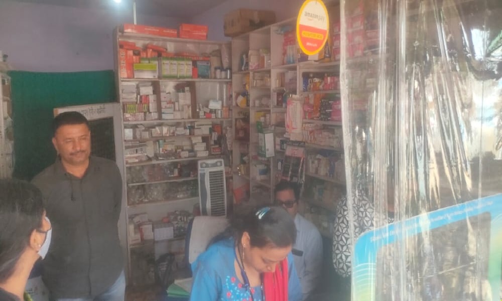 मेडिकल स्टोर में पुलिस व प्रशासन की टीम ने मारा छापा, भारी मात्रा में नशीली दवाएं बरामद : REWA NEWS मेडिकल स्टोर में पुलिस व प्रशासन की टीम ने मारा छापा, भारी मात्रा में नशीली दवाएं बरामद : REWA NEWS