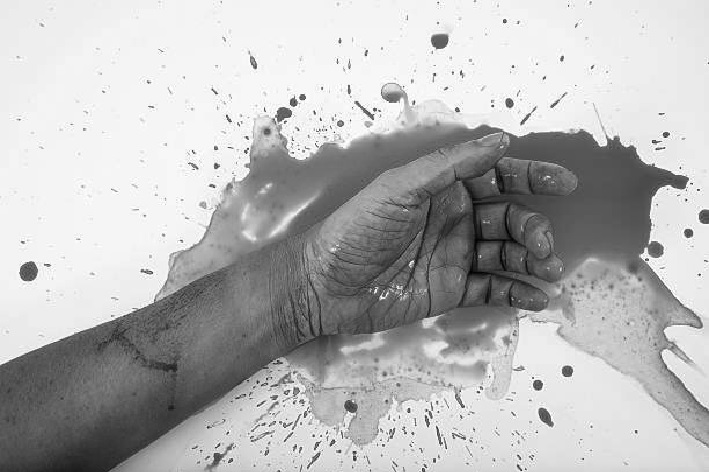 6 साल के मासूम की बेरहमी से हत्या, चाकू मारा फिर गैंती से किया वार, बच्चे के पिता पर था बहन का वीडियो बनाने का संदेह 6 साल के मासूम की बेरहमी से हत्या, चाकू मारा फिर गैंती से किया वार, बच्चे के पिता पर था बहन का वीडियो बनाने का संदेह