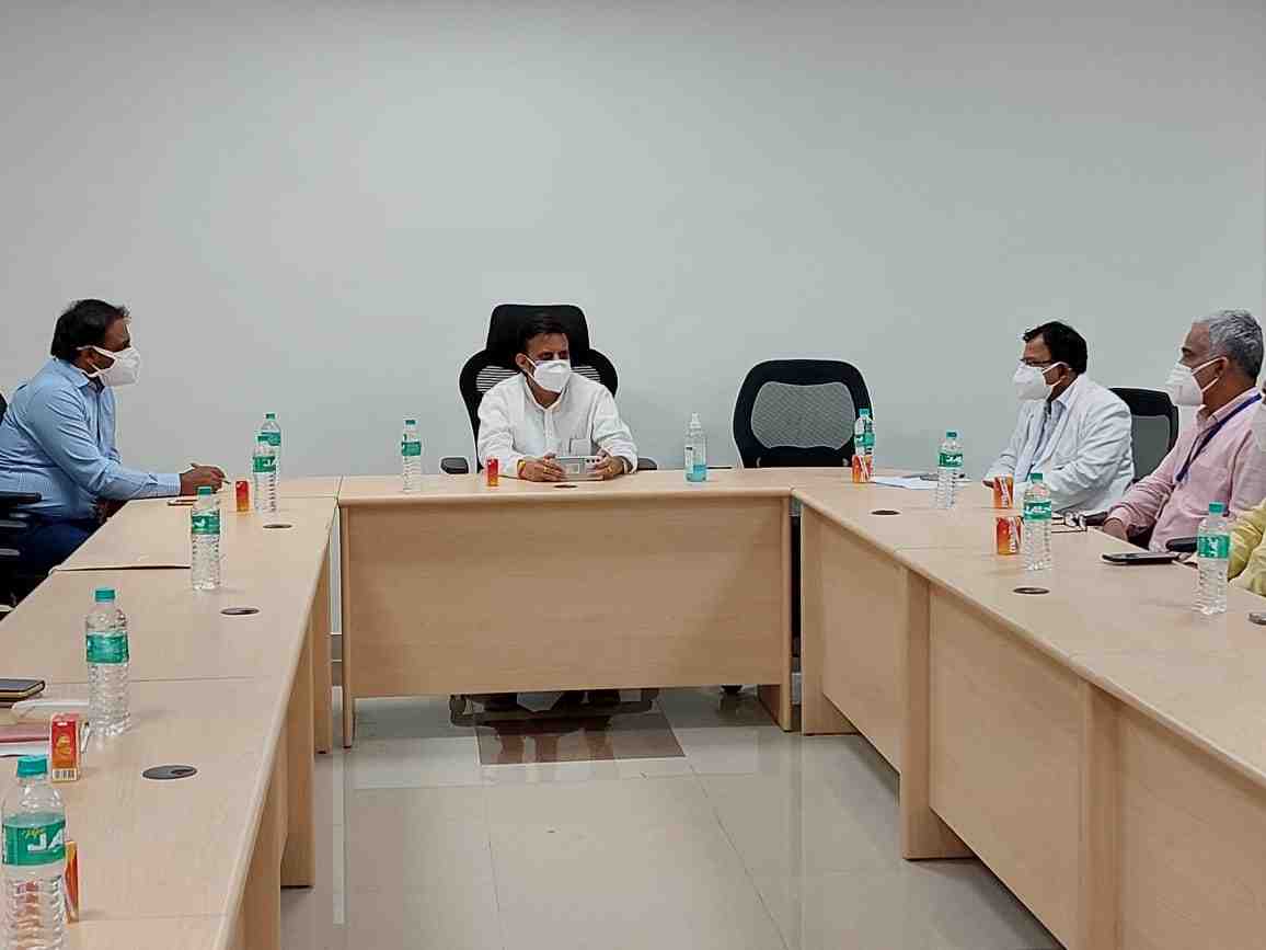 कोविड संक्रमित बच्चों के इलाज के लिये सुपर स्पेशलिटी अस्पताल में होगी व्यवस्था : पूर्व मंत्री एवं रीवा विधायक राजेन्द्र शुक्ल कोविड संक्रमित बच्चों के इलाज के लिये सुपर स्पेशलिटी अस्पताल में होगी व्यवस्था : पूर्व मंत्री एवं रीवा विधायक राजेन्द्र शुक्ल