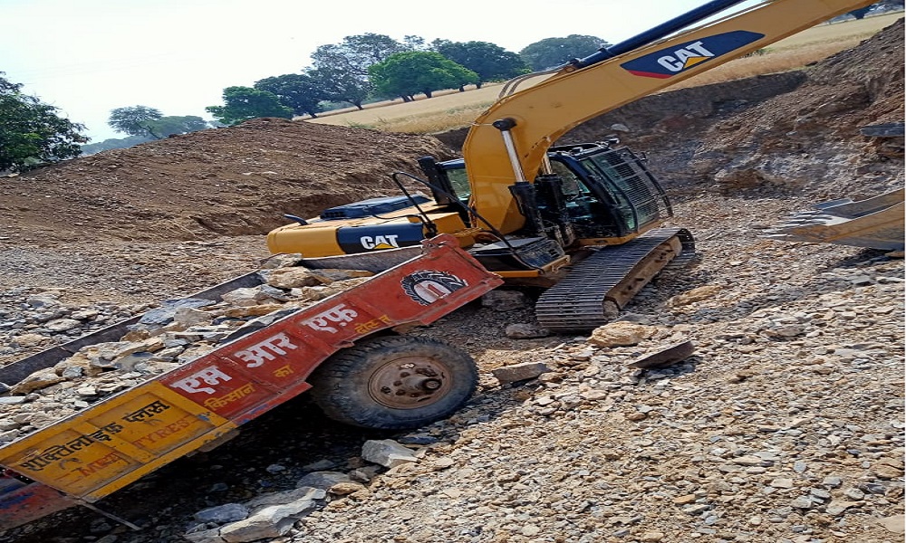 अवैध उत्खनन करते पोकलेन मशीन व ट्रैक्टर जब्त, तीन लोग गिरफ्तार : REWA NEWS