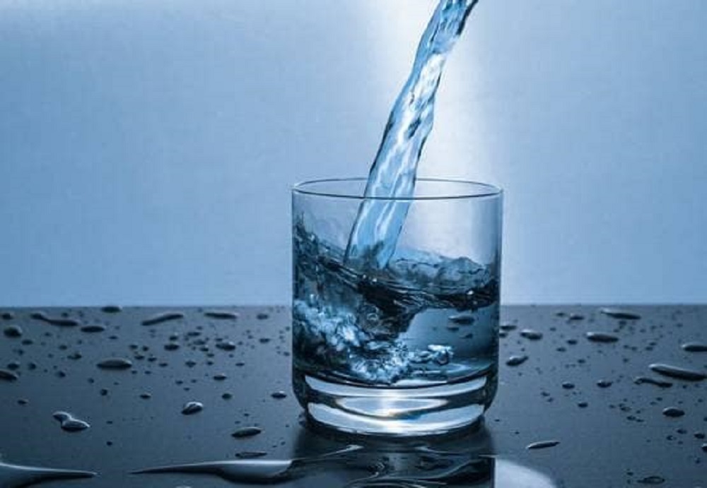 अगर ऐसे पीते है पानी तो दे रहे है मौत को बुलावा, पढ़ ले जरुरी खबर : Body Health Tips In Hindi