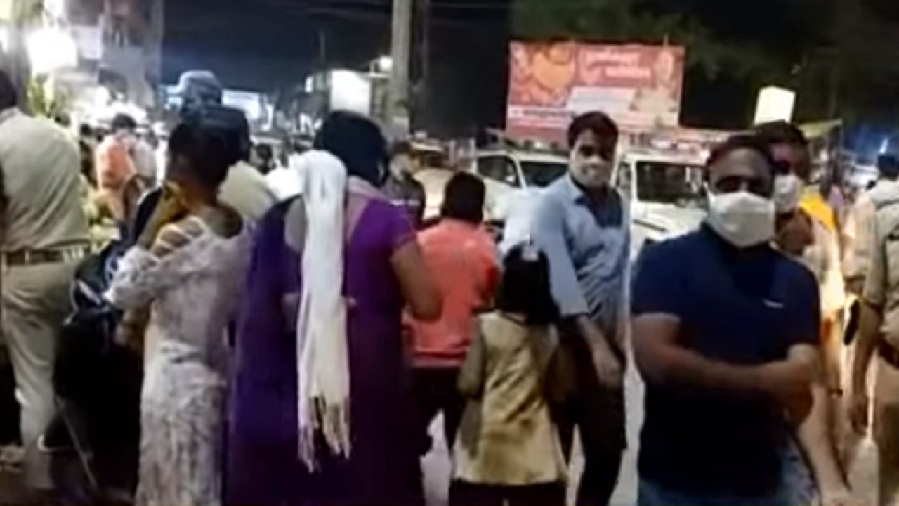 REWA NEWS : मास्क न लगाने वालों पर प्रशासन हुआ सख्त, जुर्माना वसूला और जेल भेजे गए REWA NEWS : मास्क न लगाने वालों पर प्रशासन हुआ सख्त, जुर्माना वसूला और जेल भेजे गए