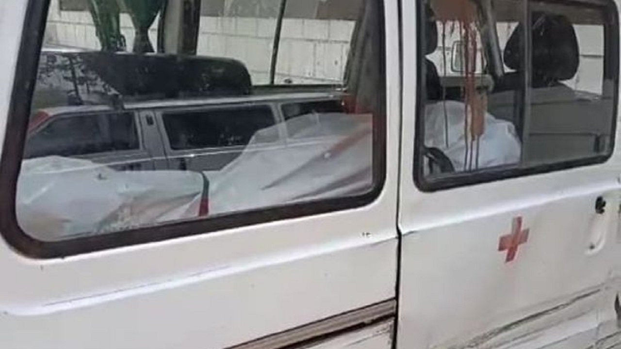 MP News : इंदौर में अस्पताल के बाहर एंबुलेंस में मिले लावारिस शव, बाद में यह बात आई सामने MP News : इंदौर में अस्पताल के बाहर एंबुलेंस में मिले लावारिस शव, बाद में यह बात आई सामने