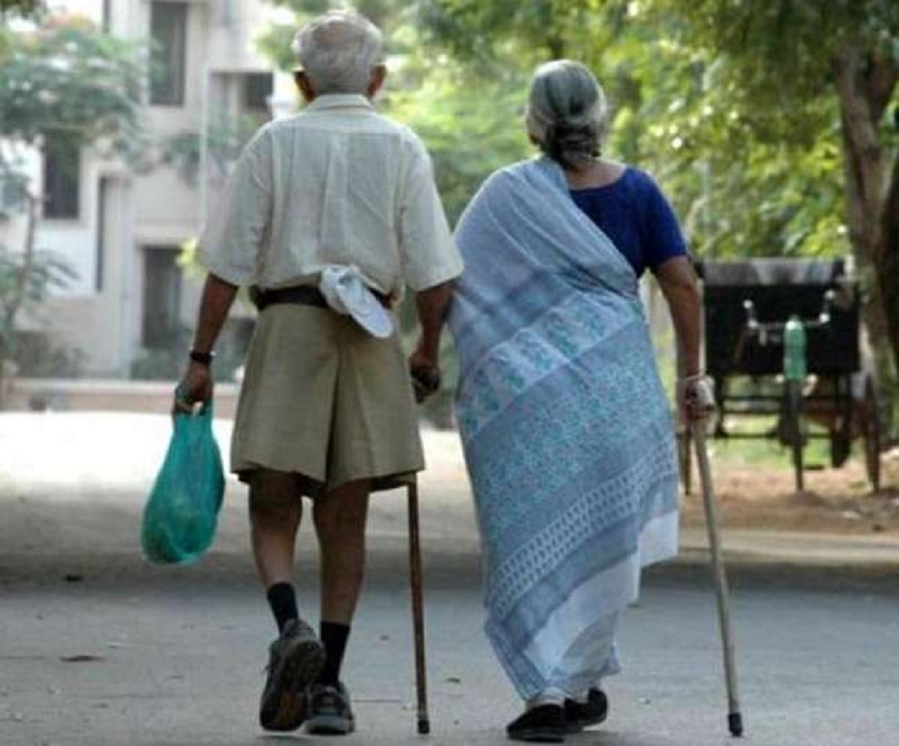 कुर्बानी देकर बच्चो का करते है सपना पूरा, फिर क्यों बच्चे बुढ़ापे में माँ-पिता को समझने लगते है बोझ, रुला देगी आपको ये कहानी...