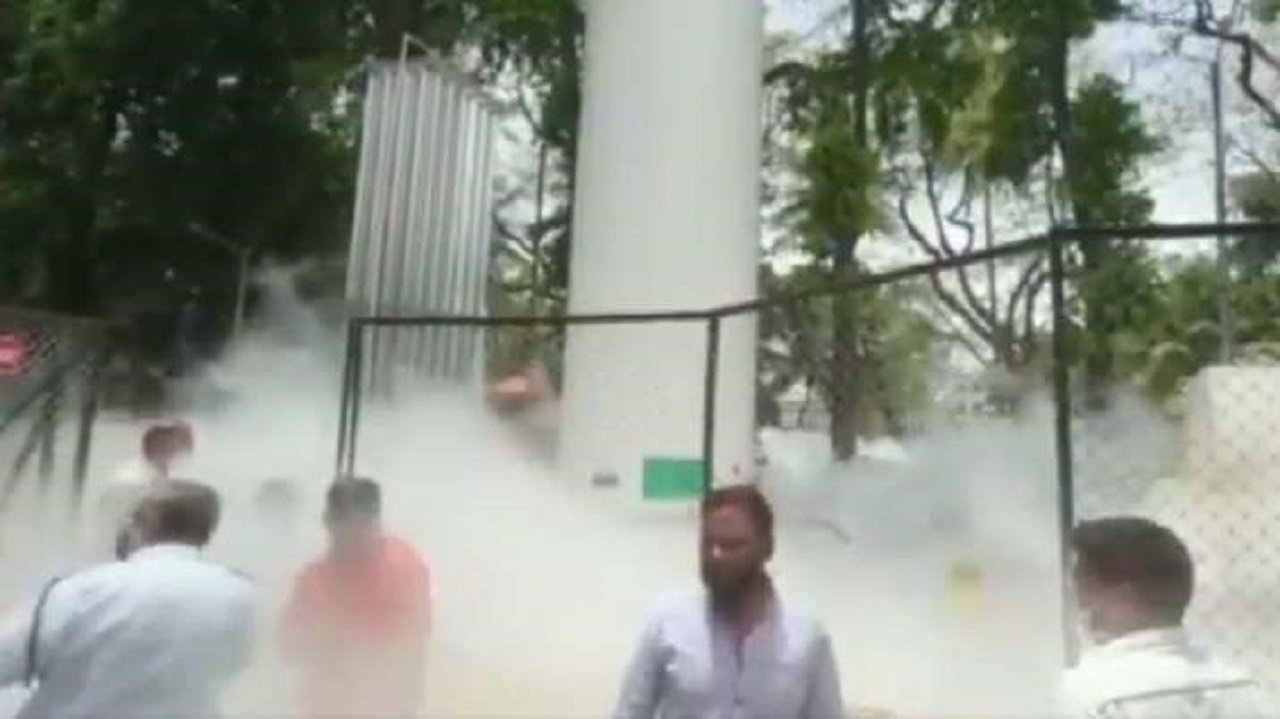 अस्पताल के ऑक्सीजन टैंक लीक होने से आधे घंटे तक रुकी रही सप्लाई, टूट गई 22 लोगों की सांसे, 35 गंभीर