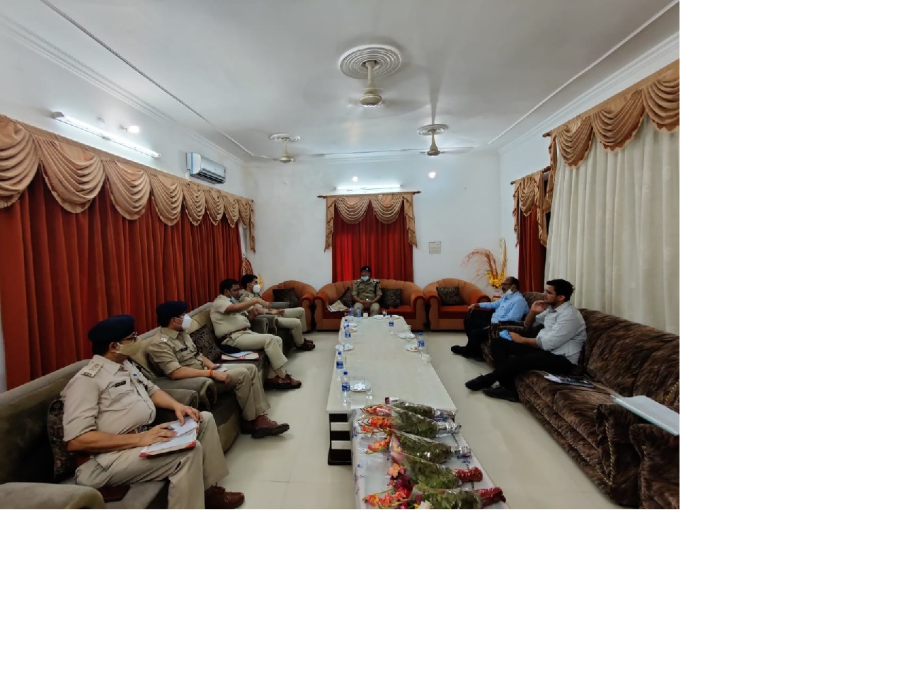 Rewa News : यूपी एवं एमपी के पुलिस अधिकारियों के बीच सुरक्षा व्यवस्था को लेकर हुआ मंथन Rewa News : यूपी एवं एमपी के पुलिस अधिकारियों के बीच सुरक्षा व्यवस्था को लेकर हुआ मंथन