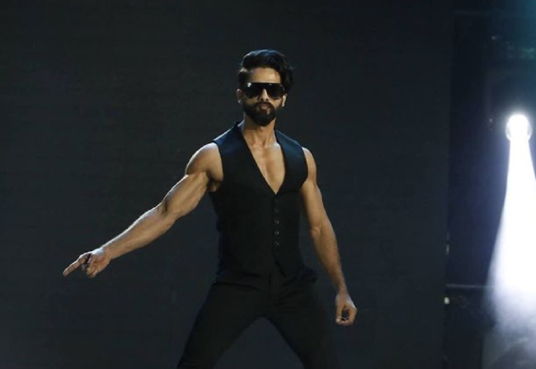 ऐश्वर्या राय के पीछे कभी बैकस्टेज डांसर थे शाहिद कपूर, आज बाॅलीवुड फिल्मों के फेमस एक्टर