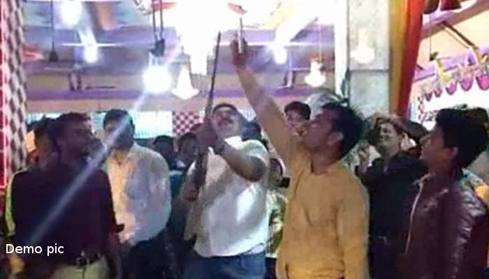 Satna : बरहौं कार्यक्रम की खुशियां चीख पुकार में बदली, हर्ष फायर में एक व्यक्ति घायल... Satna : बरहौं कार्यक्रम की खुशियां चीख पुकार में बदली, हर्ष फायर में एक व्यक्ति घायल...