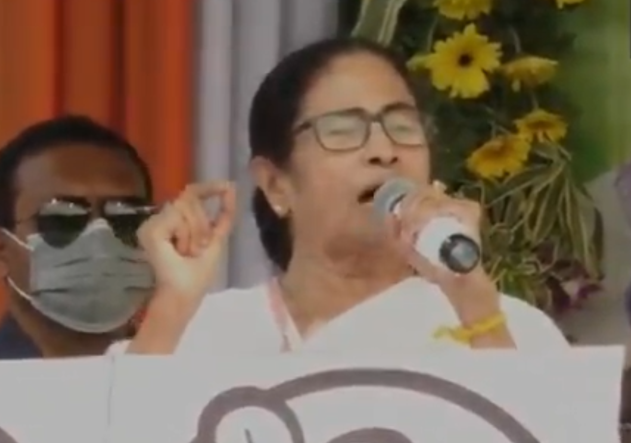 Video : नंदीग्राम में CM ममता बेनर्जी ने गाया चंडी पाठ 