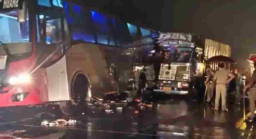 बाराबंकी में दर्दनाक हादसा: खड़ी बस में तेज रफ्तार ट्रक ने पीछे से मारी टक्कर, 18 मृत, 19 घायल