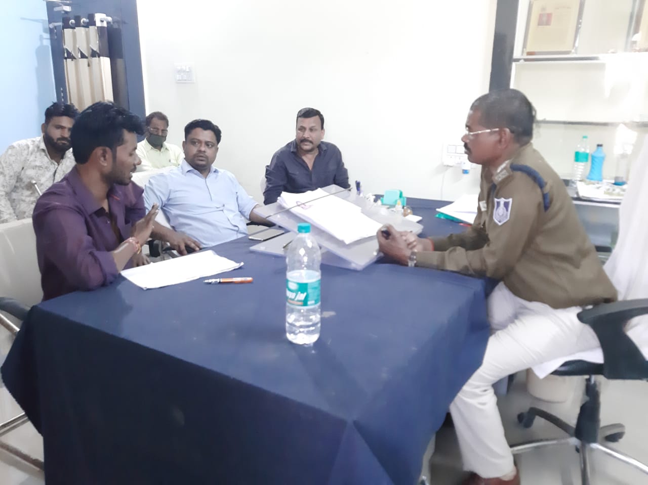 एमपीईबी के एई पर असामाजिक तत्वों ने कार्यालय में घुसकर किया हमला एमपीईबी के एई पर असामाजिक तत्वों ने कार्यालय में घुसकर किया हमला