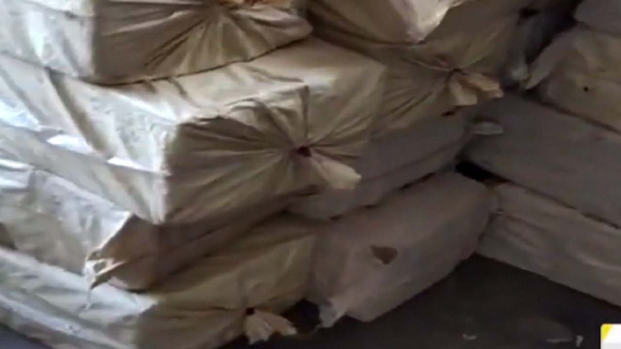 Rewa News : पुलिस की छापामार कार्रवाई में 129 पेटी नशीली कप सिरप जब्त