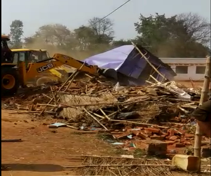 Rewa : अतिक्रमणकारियों के चंगुल से मुक्ति हुई 96 एकड़ सरकारी जमीन Rewa : अतिक्रमणकारियों के चंगुल से मुक्ति हुई 96 एकड़ सरकारी जमीन