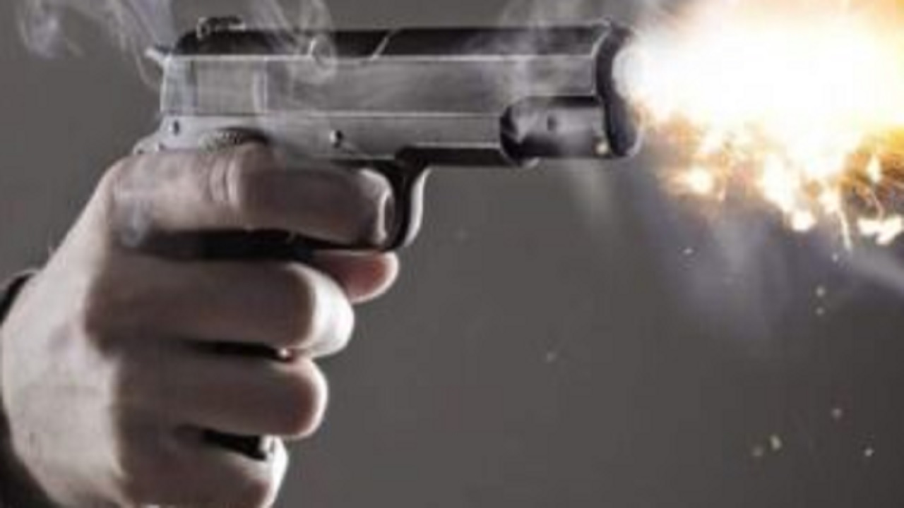 UP : लाखों का ईनामी बदमाश पुलिस एनकाउंटर में ढेर, 82 से ज्यादा दर्ज थे संगीन अपराध UP : लाखों का ईनामी बदमाश पुलिस एनकाउंटर में ढेर, 82 से ज्यादा दर्ज थे संगीन अपराध