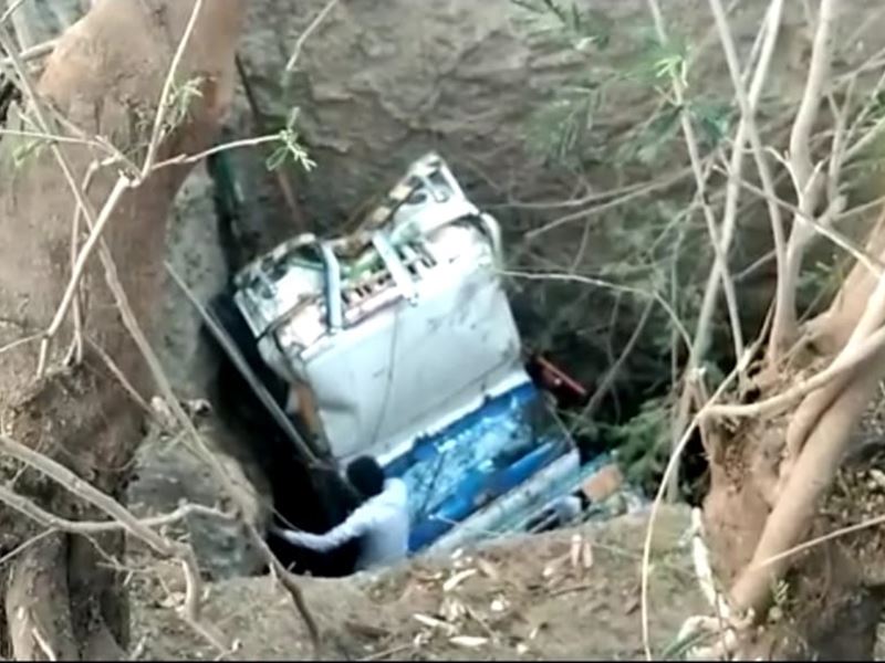 MP : मजदूरों से भरा पिकअप वाहन कुआं में समाया, 2 मृत, बचाव कार्य जारी