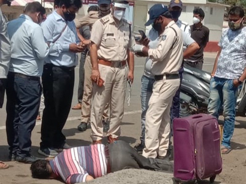 SHAHDOL : घर जाने के लिए ट्रेन पकड़ने आए युवक को रास्ता चलते आ गई मौत SHAHDOL : घर जाने के लिए ट्रेन पकड़ने आए युवक को रास्ता चलते आ गई मौत